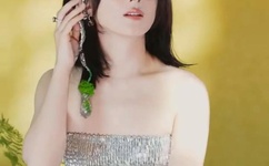 梁靖昆晒全家福